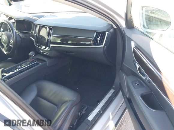 2018 Volvo S90 Momentum with VIN LVY982AKXJP019409, listed as a IAAI auction lot 41462054 with 99,374 mi miles. Bid and sale history available at carsss.com. Image 5.