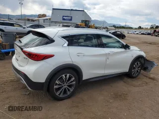 2018 Infiniti QX30 Premium with VIN SJKCH5CR2JA052770, listed as a Copart auction lot 61227824 with 39,761 mi miles and Salvage Title. Bid and sale history available at carsss.com. Image 3.