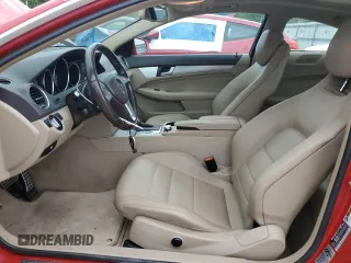 2015 Mercedes-Benz C 250 z VIN WDDGJ4HB6FG367726, wystawiony jako Copart lot #58392385 z przebiegiem 154 617 mil mil oraz Szkoda całkowita • Salvage title. Historia ofert i sprzedaży dostępna na DreamBid. Obrazek 7.