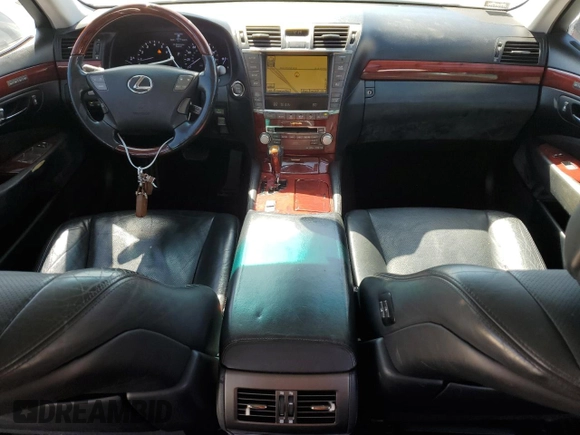 2011 Lexus LS 460 z VIN JTHBL5EF6B5104295, wystawiony jako Copart lot #46059985 z przebiegiem 181 028 mil mil oraz Szkoda całkowita • Salvage title. Historia ofert i sprzedaży dostępna na DreamBid. Obrazek 8.