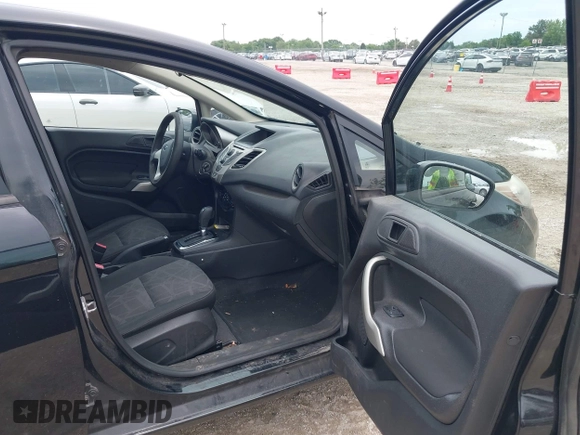 2011 Ford Fiesta SE z VIN 3FADP4BJ3BM147784, wystawiony jako IAAI lot #42567083 z przebiegiem 104 843 mil mil oraz . Historia ofert i sprzedaży dostępna na DreamBid. Obrazek 5.
