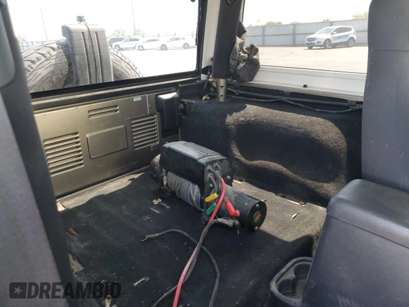 2003 Jeep Wrangler Sport z VIN 1J4FA49S43P327283, wystawiony jako Copart lot #59036295 z przebiegiem 158 108 mil mil oraz Szkoda całkowita • Salvage title. Historia ofert i sprzedaży dostępna na DreamBid. Obrazek 10.