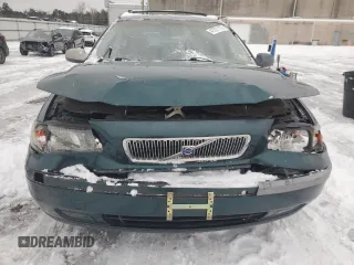 2001 Volvo V70 with VIN YV1SW61R712114990, listed as a Copart auction lot 41371175 with 155,049 mi miles and Clean Title. Bid and sale history available at carsss.com. Image 5.