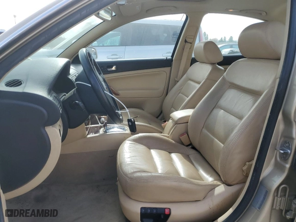 2001 Volkswagen Passat GLX with VIN WVWRH63BX1P143806, listed as a Copart auction lot 82929154 with 85,704 mi miles and Clean Title. Bid and sale history available at carsss.com. Image 7.