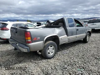 2000 Chevrolet Silverado 1500 LS with VIN 2GCEK19T8Y1171579, listed as a Copart auction lot 52135075 with 218,993 mi miles and Salvage Title. Bid and sale history available at carsss.com. Image 3.
