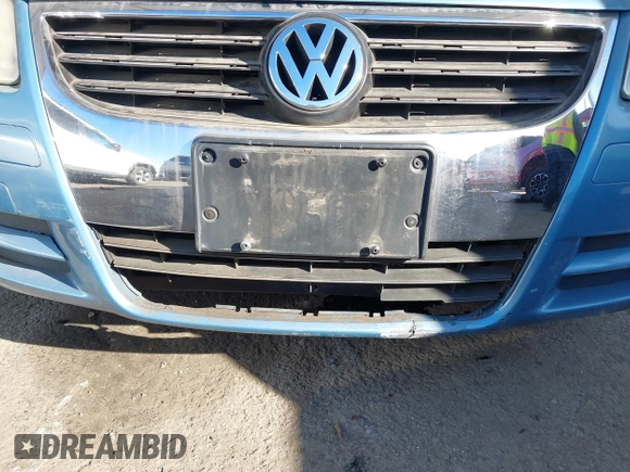 2010 Volkswagen Eos Komfort with VIN WVWBA7AH4AV018914, listed as a IAAI auction lot 41603640 with 86,748 mi miles and . Bid and sale history available at DreamBid. Image 6.