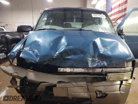 2002 Chevrolet Astro with VIN 1GNDM19X82B132319, listed as a Copart auction lot 86014534 with 193,813 mi miles and Salvage Title. Bid and sale history available at carsss.com. Image 5.
