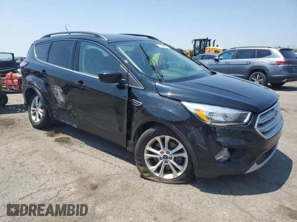 2018 Ford Escape SE z VIN 1FMCU9GD3JUA78244, wystawiony jako Copart lot #59508955 z przebiegiem 108 273 mil mil oraz Szkoda całkowita • Salvage title. Historia ofert i sprzedaży dostępna na DreamBid. Obrazek 4.