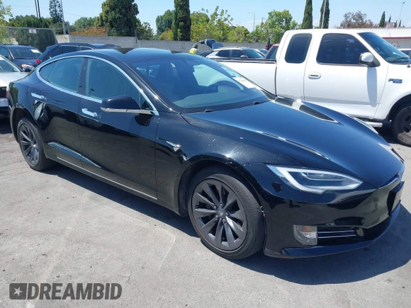 2018 Tesla Model S 75D z VIN 5YJSA1E25JF292480, wystawiony jako IAAI lot #42244185 z przebiegiem 42 199 mil mil oraz . Historia ofert i sprzedaży dostępna na DreamBid. Obrazek 1.