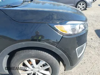2018 Kia Sorento LX V6 with VIN 5XYPGDA58JG403974, listed as a IAAI auction lot 41233326 with 58,099 mi miles. Bid and sale history available at carsss.com. Image 6.