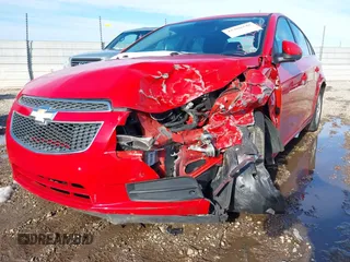 2014 Chevrolet Cruze 1LT z VIN 1G1PC5SB8E7119763, wystawiony jako IAAI lot #41380248 z przebiegiem 118 755 mil mil oraz . Historia ofert i sprzedaży dostępna na DreamBid. Obrazek 6.