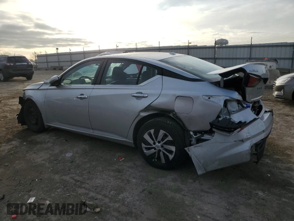2019 Nissan Altima 2.5 S with VIN 1N4BL4BW3KC197617, listed as a Copart auction lot 84879664 with 113,771 mi miles and Salvage Title. Bid and sale history available at carsss.com. Image 2.