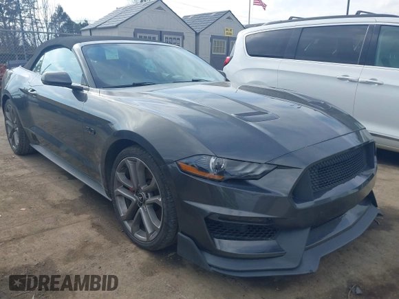 2019 Ford Mustang GT Premium z VIN 1FATP8FF2K5140520, wystawiony jako IAAI lot #41399442 z przebiegiem 101 737 mil mil oraz . Historia ofert i sprzedaży dostępna na DreamBid. Obrazek 1.