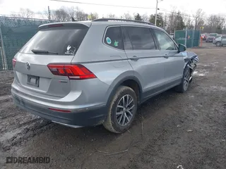 2020 Volkswagen Tiguan SE with VIN 3VV2B7AX2LM042731, listed as a IAAI auction lot 41645891 with 69,661 mi miles. Bid and sale history available at carsss.com. Image 4.
