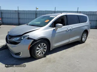 2018 Chrysler Pacifica Touring L z VIN 2C4RC1BG0JR149160, wystawiony jako Copart lot #57671385 z przebiegiem Nie podano mil oraz Szkody całkowita. Historia ofert i sprzedaży dostępna na DreamBid. Obrazek 1.