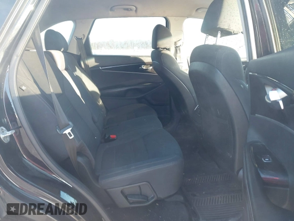 2018 Kia Sorento LX with VIN 5XYPG4A34JG431818, listed as a IAAI auction lot 40997995 with 141,886 mi miles. Bid and sale history available at carsss.com. Image 8.