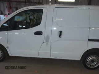 2015 Nissan NV200 S z VIN 3N6CM0KN0FK696271, wystawiony jako IAAI lot #41091873 z przebiegiem 89 652 mil mil oraz . Historia ofert i sprzedaży dostępna na DreamBid. Obrazek 14.