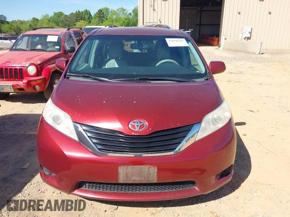 2011 Toyota Sienna LE AAS with VIN 5TDKK3DC5BS002349, listed as a IAAI auction lot 42058258 with 284,140 mi miles. Bid and sale history available at carsss.com. Image 12.