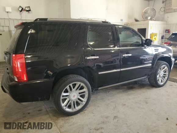 2011 Cadillac Escalade Platinum Edition z VIN 1GYS4DEF6BR193040, wystawiony jako Copart lot #56910155 z przebiegiem 132 754 mil mil oraz Szkoda całkowita • Salvage title. Historia ofert i sprzedaży dostępna na DreamBid. Obrazek 3.