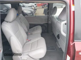 2018 Toyota Sienna XLE Auto Access Seat with VIN 5TDYZ3DC0JS946323, listed as a IAAI auction lot 41835724 with 78,959 mi miles. Bid and sale history available at carsss.com. Image 8.