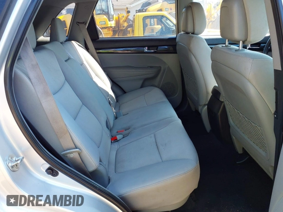 2013 Kia Sorento LX with VIN 5XYKTDA2XDG423935, listed as a IAAI auction lot 42108925 with 139,898 mi miles. Bid and sale history available at carsss.com. Image 7.
