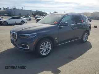 2022 BMW X5 xDrive40i z VIN 5UXCR6C03N9K93962, wystawiony jako Copart lot #50414015 z przebiegiem 33 083 mil mil oraz Szkoda całkowita • Salvage title. Historia ofert i sprzedaży dostępna na DreamBid. Obrazek 1.
