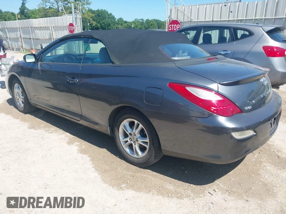 2007 Toyota Solara SE z VIN 4T1FA38P57U121860, wystawiony jako IAAI lot #42243853 z przebiegiem 128 252 mil mil oraz . Historia ofert i sprzedaży dostępna na DreamBid. Obrazek 3.