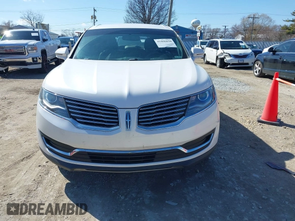 2018 Lincoln MKX Premiere z VIN 2LMPJ6JR7JBL45554, wystawiony jako IAAI lot #41866850 z przebiegiem 90 685 mil mil oraz . Historia ofert i sprzedaży dostępna na DreamBid. Obrazek 13.