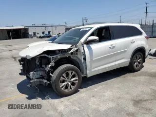 2016 Toyota Highlander LE Plus z VIN 5TDZKRFHXGS123556, wystawiony jako Copart lot #57639015 z przebiegiem 93 432 mil mil oraz Szkoda całkowita • Salvage title. Historia ofert i sprzedaży dostępna na DreamBid. Obrazek 1.