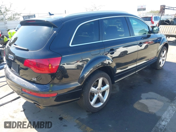 2007 Audi Q7 4.2L Premium with VIN WA1EV74L77D069608, listed as a IAAI auction lot 41679714 with 129,954 mi miles. Bid and sale history available at carsss.com. Image 4.