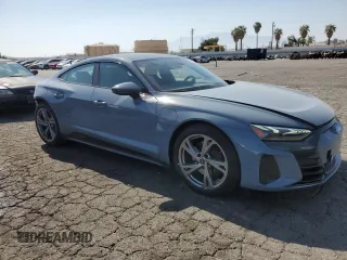 2023 Audi e-tron GT Premium Plus z VIN WAUFJBFW4P7002329, wystawiony jako Copart lot #58252313 z przebiegiem 2589 mil mil oraz . Historia ofert i sprzedaży dostępna na DreamBid. Obrazek 4.