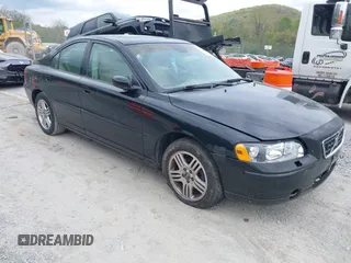 2005 Volvo S60 with VIN YV1RS592052430958, listed as a IAAI auction lot 42115131 with 187,424 mi miles. Bid and sale history available at carsss.com. Image 1.