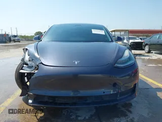 2019 Tesla Model 3 Mid Range z VIN 5YJ3E1EA7KF298816, wystawiony jako IAAI lot #42194478 z przebiegiem 86 017 mil mil oraz . Historia ofert i sprzedaży dostępna na DreamBid. Obrazek 13.