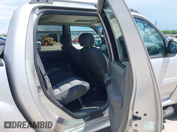 2004 Ford Explorer Sport Trac XLS z VIN 1FMZU77K64UA98358, wystawiony jako IAAI lot #42637743 z przebiegiem 158 359 mil mil oraz . Historia ofert i sprzedaży dostępna na DreamBid. Obrazek 8.