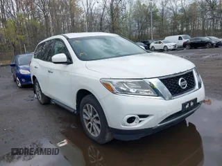 2013 Nissan Pathfinder SV with VIN 5N1AR2MM2DC616205, listed as a IAAI auction lot 42018693 with 132,148 mi miles. Bid and sale history available at carsss.com. Image 1.