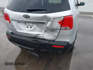 2012 Kia Sorento LX with VIN 5XYKTDA61CG303393, listed as a IAAI auction lot 41137220 with 123,474 mi miles. Bid and sale history available at carsss.com. Image 6.