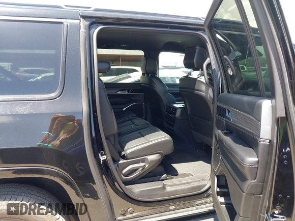 2024 Jeep Wagoneer Series II z VIN 1C4SJRBP6RS177027, wystawiony jako IAAI lot #42671631 z przebiegiem 33 707 mil mil oraz . Historia ofert i sprzedaży dostępna na DreamBid. Obrazek 8.