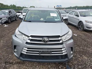 2018 Toyota Highlander SE with VIN 5TDJZRFH6JS550104, listed as a IAAI auction lot 42676132 with 107,807 mi miles and . Bid and sale history available at DreamBid. Image 12.