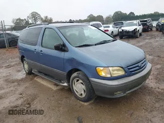 2001 Toyota Sienna LE with VIN 4T3ZF13C21U339020, listed as a IAAI auction lot 40836689 with 157,677 mi miles. Bid and sale history available at carsss.com. Image 1.