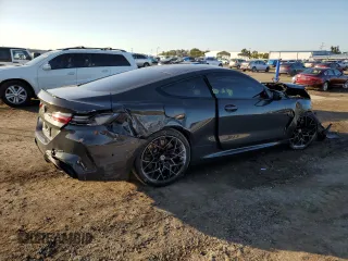2020 BMW M8 z VIN WBSAE0C06LCD01775, wystawiony jako Copart lot #38028873 z przebiegiem Nie podano mil oraz . Historia ofert i sprzedaży dostępna na DreamBid. Obrazek 3.