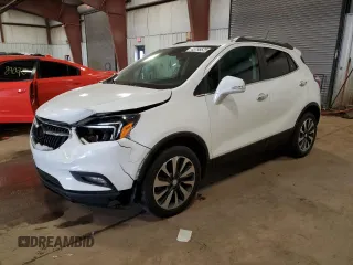 2020 Buick Encore Essence z VIN KL4CJGSB3LB061671, wystawiony jako Copart lot #43798525 z przebiegiem 101 220 mil mil oraz Tytuł czysty. Historia ofert i sprzedaży dostępna na DreamBid. Obrazek 1.