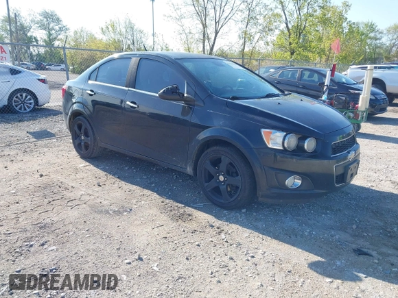 2012 Chevrolet Sonic LTZ z VIN 1G1JE5SH0C4154929, wystawiony jako IAAI lot #42191912 z przebiegiem 154 807 mil mil oraz . Historia ofert i sprzedaży dostępna na DreamBid. Obrazek 1.