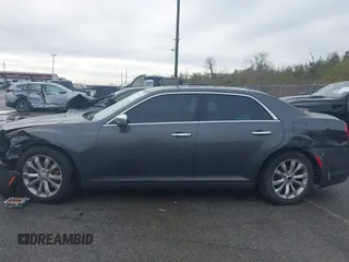 2019 Chrysler 300 Limited with VIN 2C3CCAKG5KH594978, listed as a IAAI auction lot 41261006 with 184,890 mi miles. Bid and sale history available at carsss.com. Image 14.
