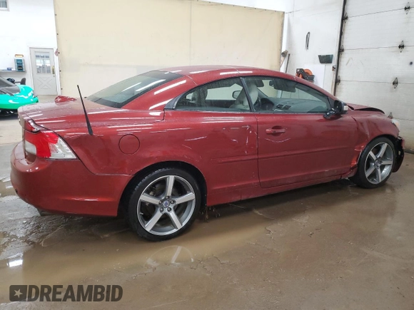 2011 Volvo C70 z VIN YV1672MC9BJ107576, wystawiony jako Copart lot #65650664 z przebiegiem 104 217 mil mil oraz Czysty tytuł • Clean title. Historia ofert i sprzedaży dostępna na DreamBid. Obrazek 3.