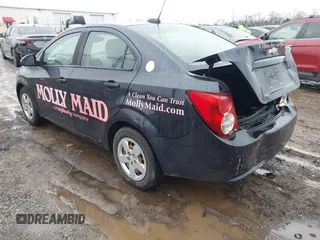 2016 Chevrolet Sonic LS z VIN 1G1JA5SH4G4156474, wystawiony jako IAAI lot #41225354 z przebiegiem 46 687 mil mil oraz . Historia ofert i sprzedaży dostępna na DreamBid. Obrazek 3.