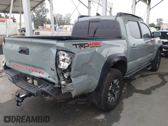 2023 Toyota Tacoma SR z VIN 3TMCZ5AN1PM602567, wystawiony jako IAAI lot #42355648 z przebiegiem 32 472 mil mil oraz . Historia ofert i sprzedaży dostępna na DreamBid. Obrazek 4.