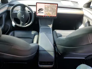 2021 Tesla Model 3 Long Range z VIN 5YJ3E1EB0MF005205, wystawiony jako Copart lot #63552954 z przebiegiem 24 691 mil mil oraz Szkoda całkowita • Salvage title. Historia ofert i sprzedaży dostępna na DreamBid. Obrazek 8.