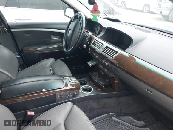 2008 BMW 7 Series 750Li with VIN WBAHN83568DT78271, listed as a IAAI auction lot 42048031 with 160,065 mi miles and . Bid and sale history available at carsss.com. Image 5.