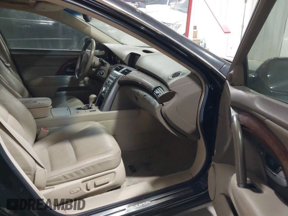 2008 Acura RL Tech Pkg with VIN JH4KB16668C000095, listed as a IAAI auction lot 40980440 with 190,396 mi miles. Bid and sale history available at carsss.com. Image 5.