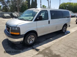 2022 GMC Savana LT z VIN 1GJW7FFP1N1154496, wystawiony jako Copart lot #57423255 z przebiegiem 191 693 mil mil oraz Tytuł czysty. Historia ofert i sprzedaży dostępna na DreamBid. Obrazek 1.